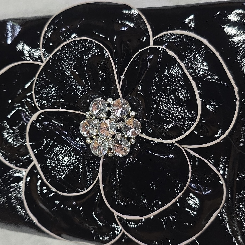 Metallic Black 🌸 Rhinestone Flower Crossbody Bag NWT - Picture 2 of 8